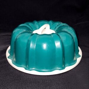 10" Bundt cake pan with storage/carry handle